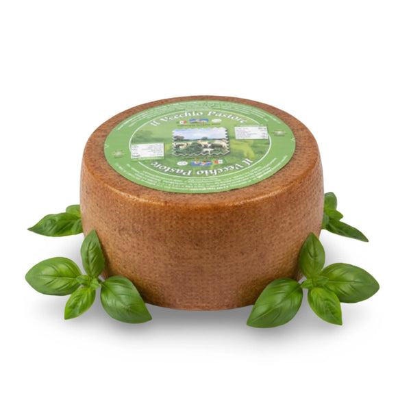 Pecorino Sardo Vecchio Pastore su sfondo bianco