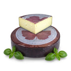 Formaggio Ubriaco su sfondo bianco